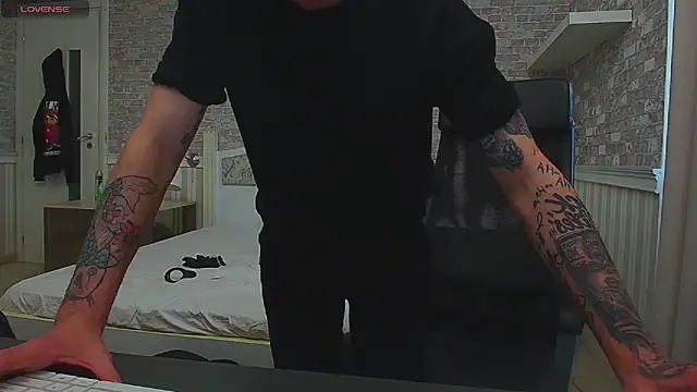 Онлайн чат XXX JonahShaw
