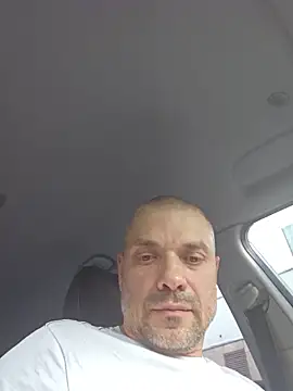 DaddyMarlboro: διαδικτυακό σόου στην κάμερα