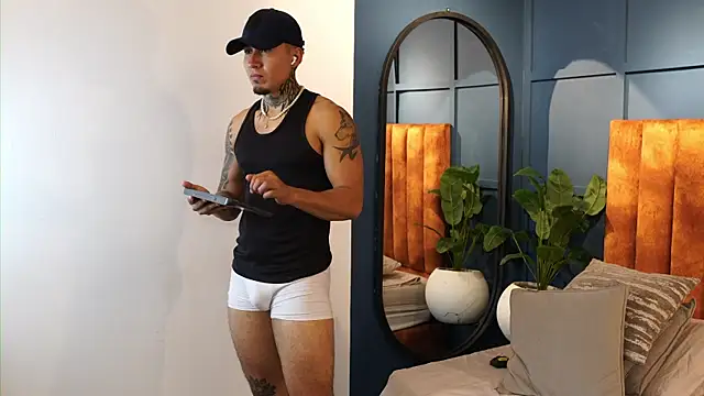 JhonyWestt Adlı Modelin Canlı XXX Sohbeti