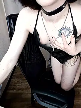 MickeQuinee's Live XXX Chat