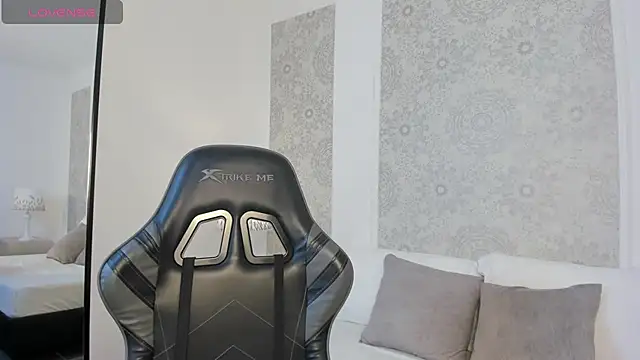 XXX chat uživo modela desireee_