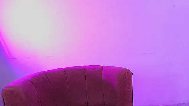 MiaColucci18's Live XXX Chat