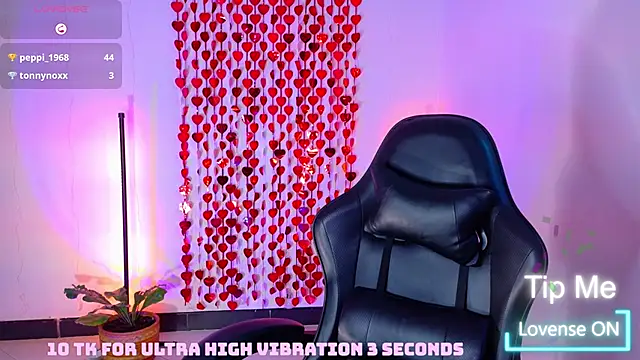 Sarasavage Chat XXX live
