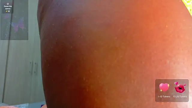 Chat +18 de hornyhousekeeper_ ao vivo