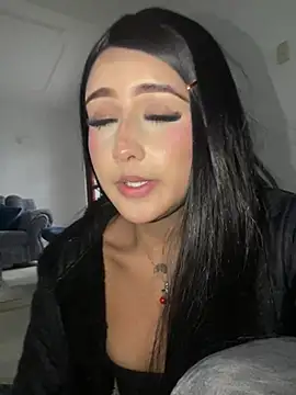 SCARLETVELVET_ Adlı Modelin Canlı XXX Sohbeti