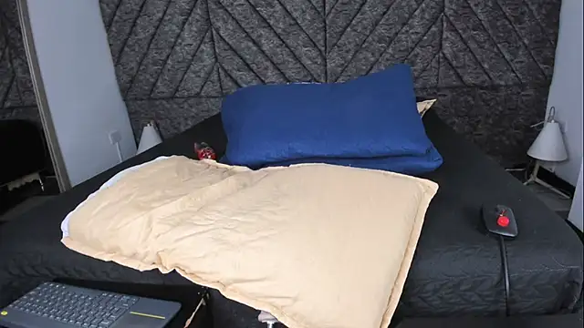DemonFoxx webkamerás műsora