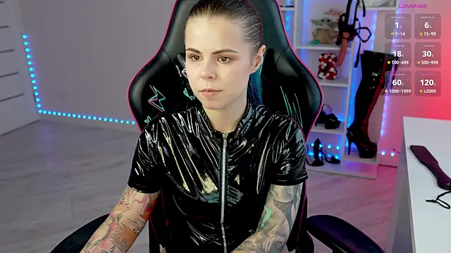 Онлайн чат XXX QueenAliceX