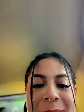Eveliin__'s Live XXX Chat