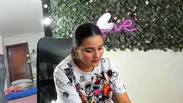 DestinyHills' Live XXX Chat