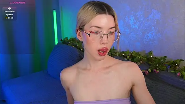 LindaThackerr Adlı Modelin Canlı XXX Sohbeti