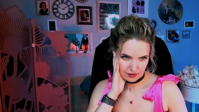 AliceSmite Chat XXX in diretta