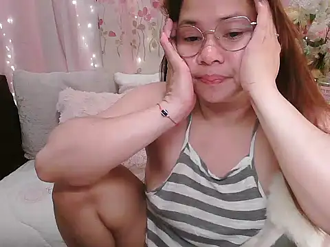 XXX chat uživo modela OhmyPinay