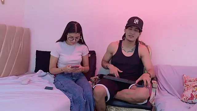 sweetauracouple's Live XXX Chat