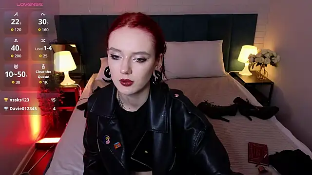 CrimsonMarquise's Live XXX Chat