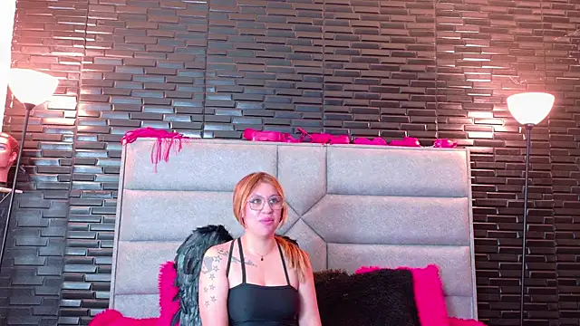 צ'אט XXX בשידור חי של Lola_scott
