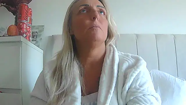 theblondecocklover's Live XXX Chat