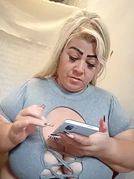 צ'אט XXX בשידור חי של BonniAdams