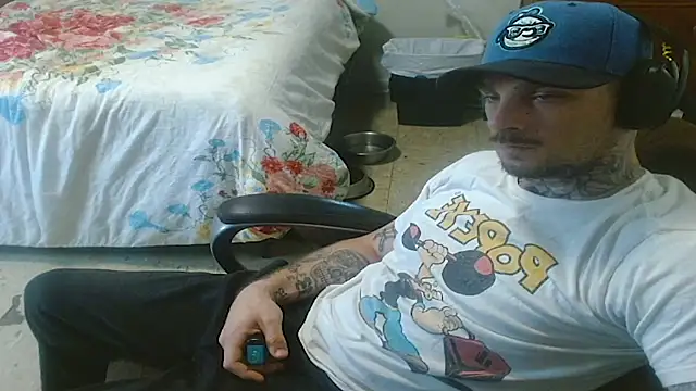 הופעת וובקאם של DADDY_KANE8---