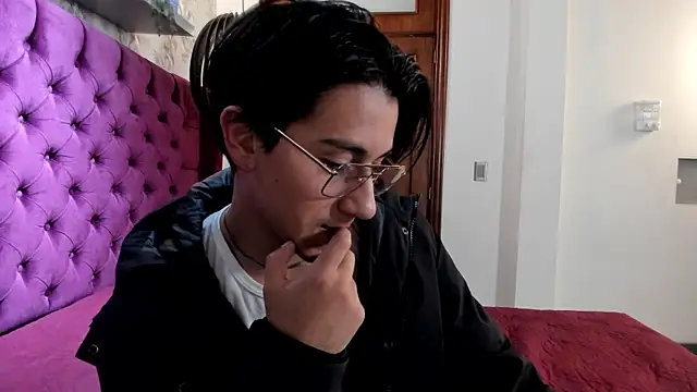 Andy_Joy_ Chat XXX live