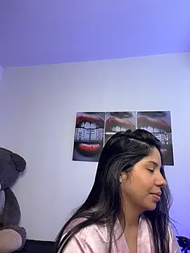 downsonMia's Live XXX Chat