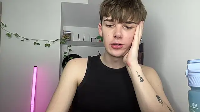 YourMilkyGuy Chat XXX live
