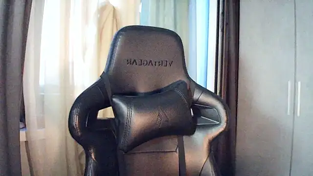 MoodieMira élő XXX-chatje