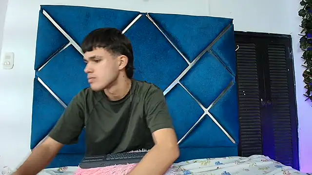 EdwinBoys: απευθείας συνομιλία ΧΧΧ