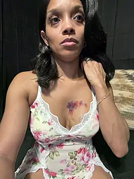 Rakiyahcharms' Live XXX Chat