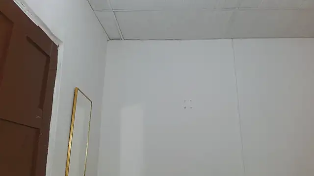Thalian Adlı Modelin Canlı XXX Sohbeti