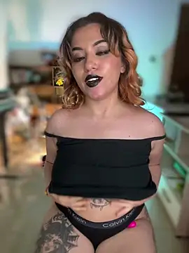 Онлайн чат XXX NikkiNix