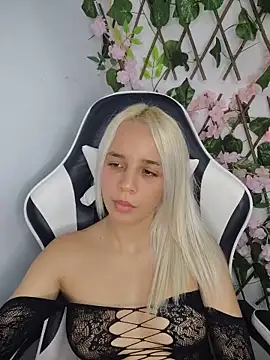 צ'אט XXX בשידור חי של KasumiSophia