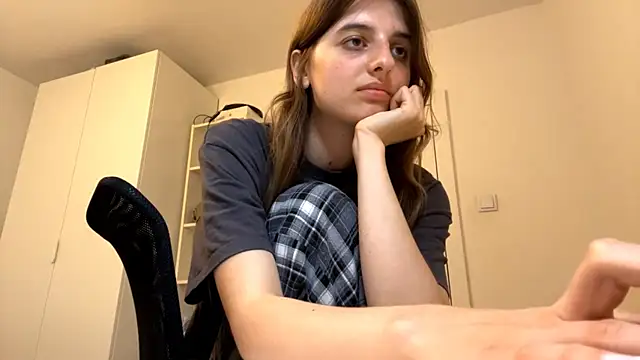 Chat +18 de ActaedCottage ao vivo