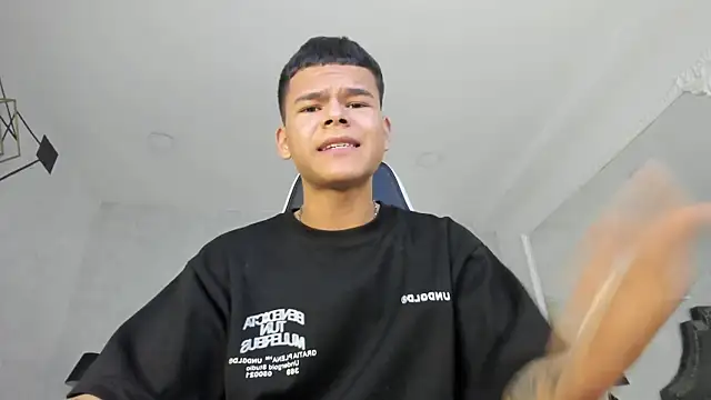 Chat XXX ao vivo de DylanRoyce_