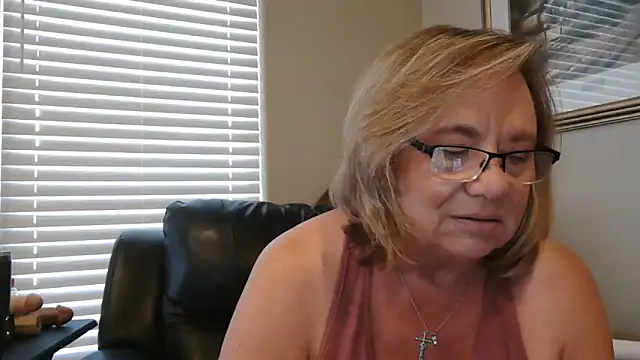 BustyAnnie's Live XXX Chat