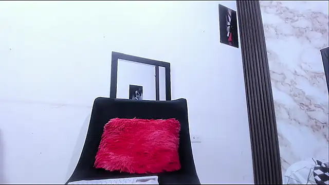 Chatroom XXX en direct de SofiaGonzales_