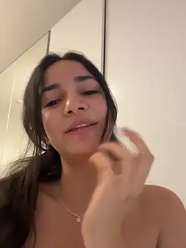 EmmyBullockk's Live XXX Chat