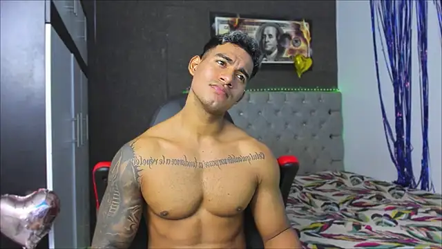luigi_hot_ Live XXX Chat