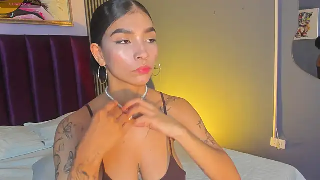 LauraAristizabal's Live XXX Chat