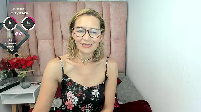 Chat +18 de Issa_Milf__ ao vivo