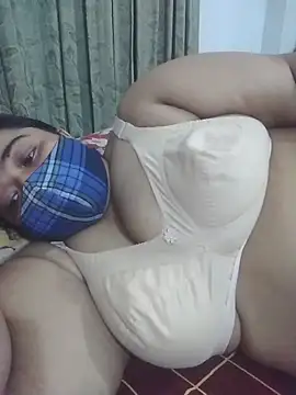 Chat +18 de momo_loves ao vivo