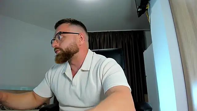Chatroom XXX en direct de Findom_guy
