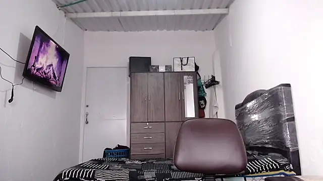 Dante_Alpha Chat XXX live