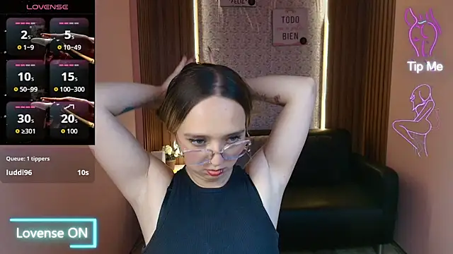 Liaroberts1 élő XXX-chatje