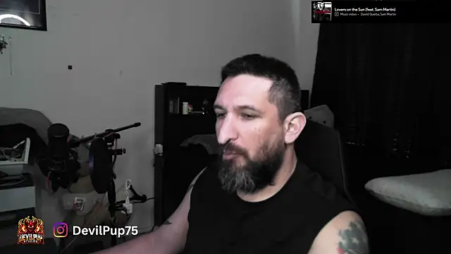 DevilPup75_ Show in webcam