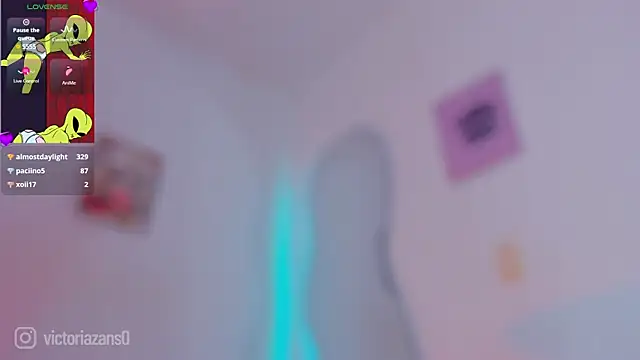 VickyallienのライブXXXチャット