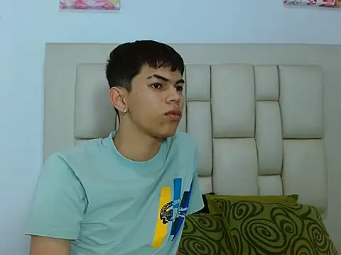 Chat XXX en directo de LoganNaughty