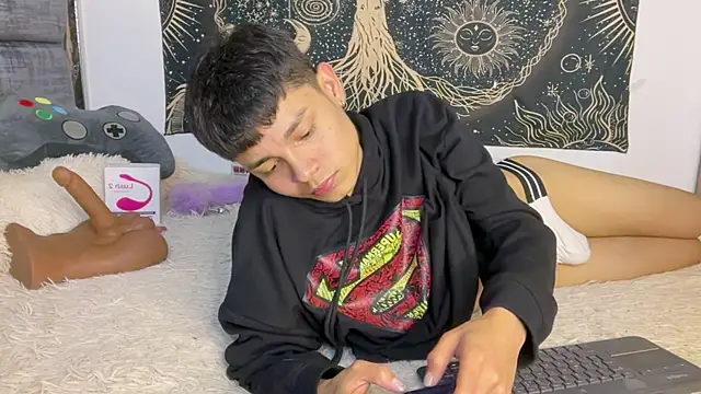 צ'אט XXX בשידור חי של Andy_Belier23