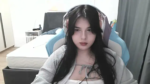 LunarMia XXX чат на живо