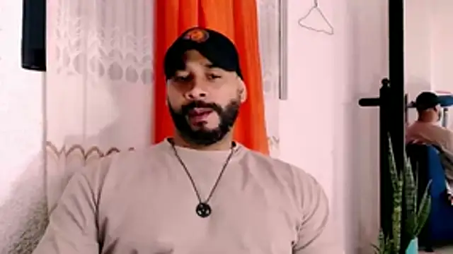 musclehetero Adlı Modelin Canlı XXX Sohbeti