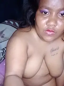 ChubbyMidgetxxx19 Adlı Modelin Canlı XXX Sohbeti